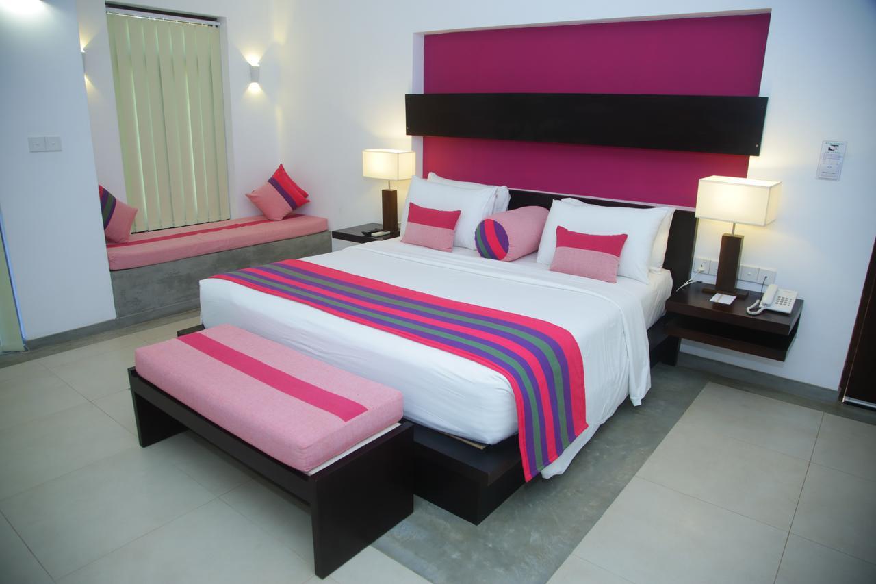 Ranna 212 Beach Resort Kahandamodara Dış mekan fotoğraf
